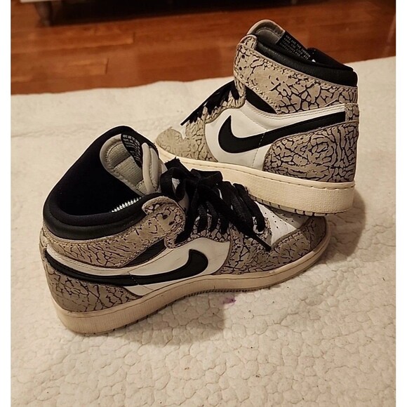 AIR JORDAN Size 5Y - Air Jordan 1 Retro OG High White Cement #FD1437-052 - Picture 2 of 16